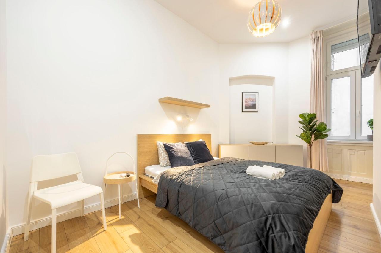 Central Grand Apartment With 5Bedrm 2Bathroom Budapest Luaran gambar