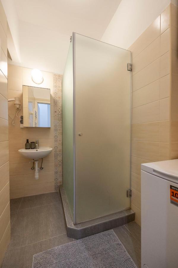 Central Grand Apartment With 5Bedrm 2Bathroom Budapest Luaran gambar